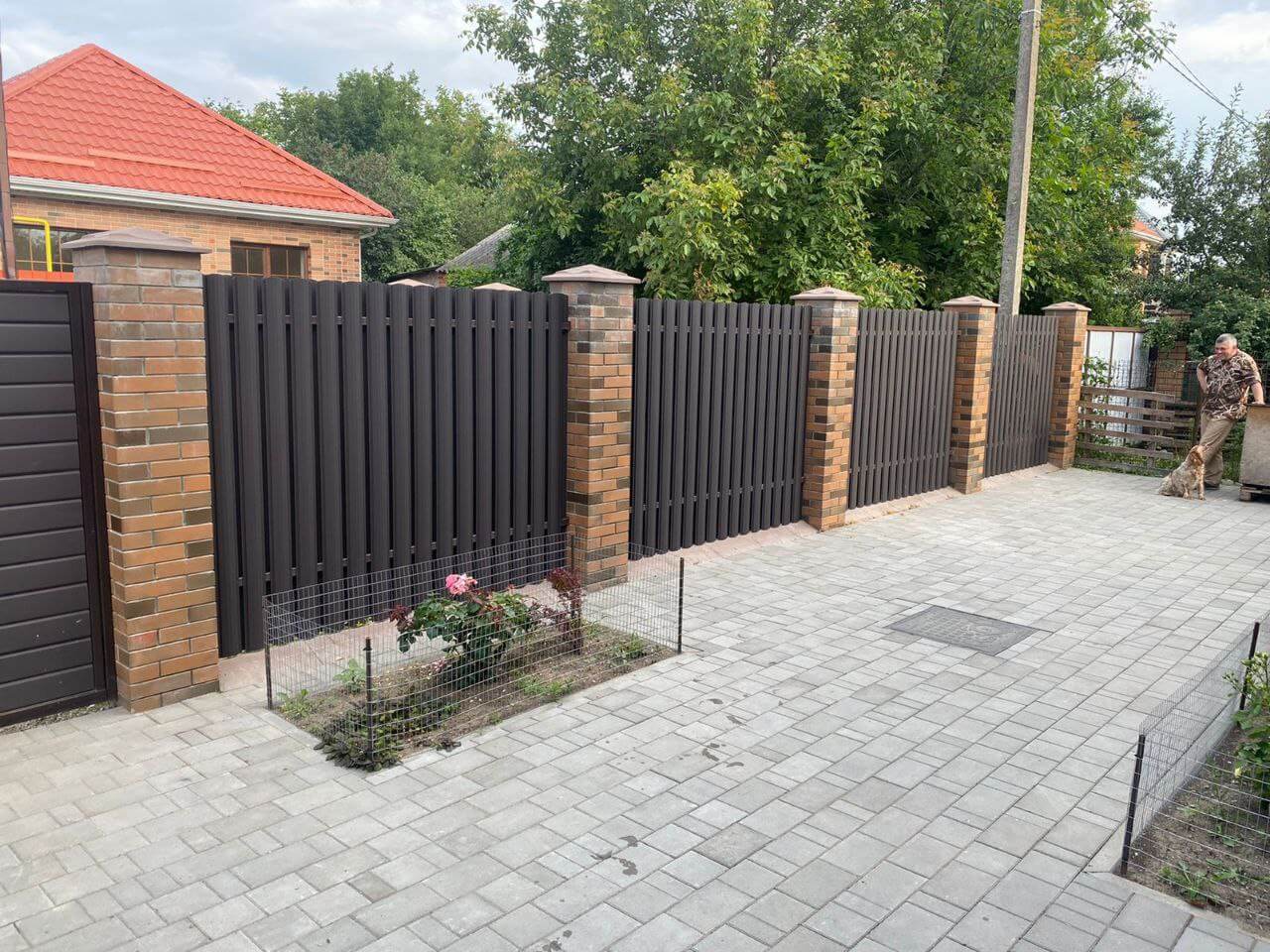 Забор из штакетника полукруглого 22м RAL8019 Темный Шоколад МАТТЕ фото 3 в Уфе