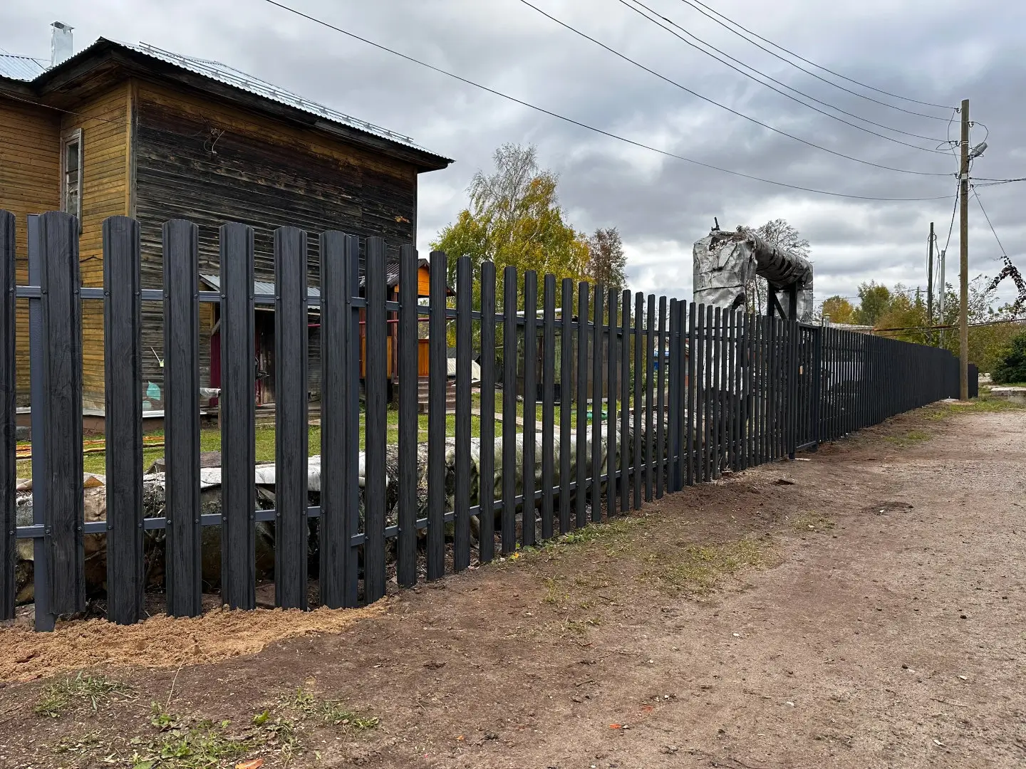 Забор из евроштакетника 63м Черное Дерево 3D Принтек фото 1 в Уфе