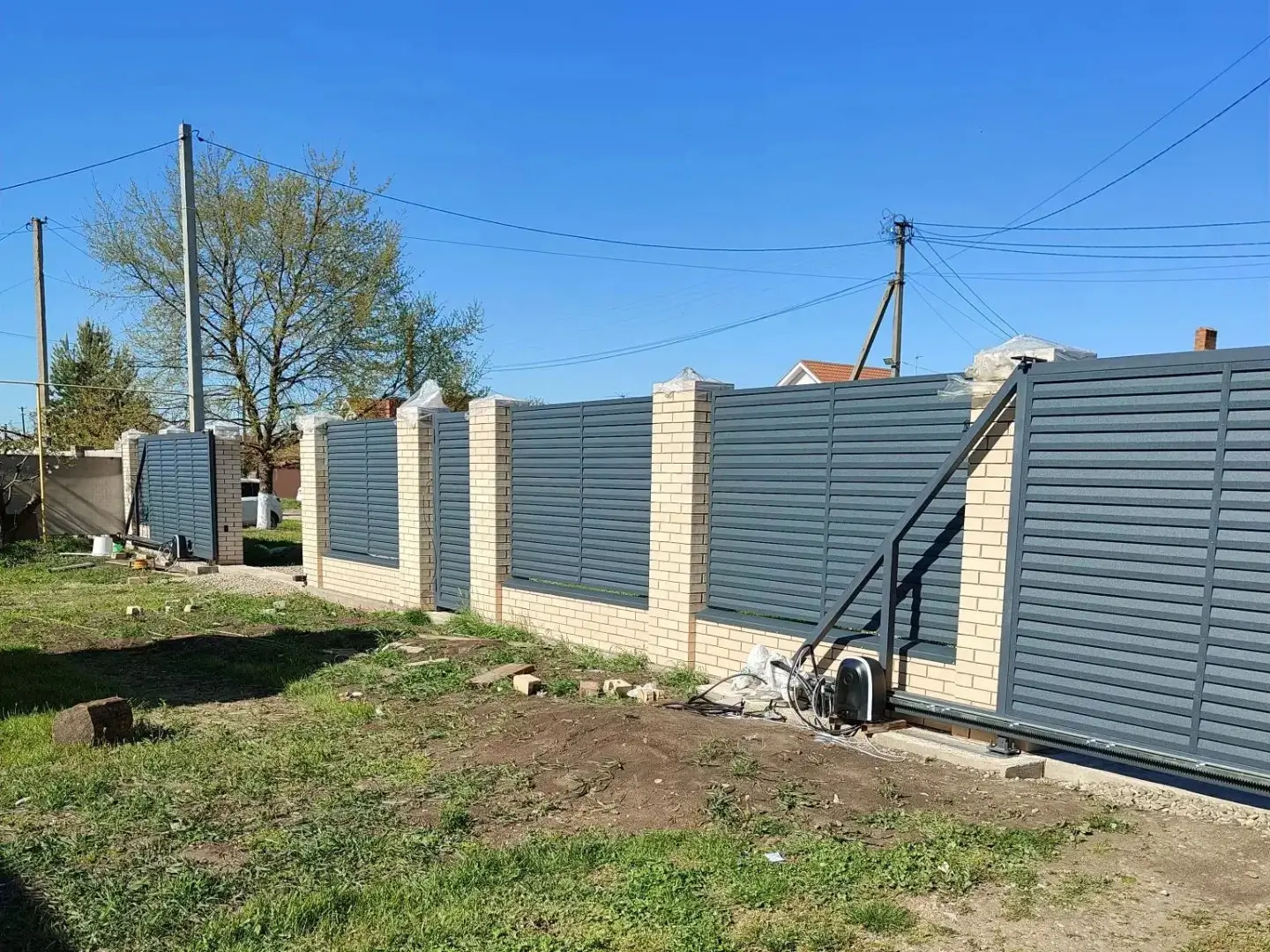 Забор-жалюзи из ламелей Реснички 16м RAL7024 Серый Графит Стальной Бархат фото 1 в Уфе